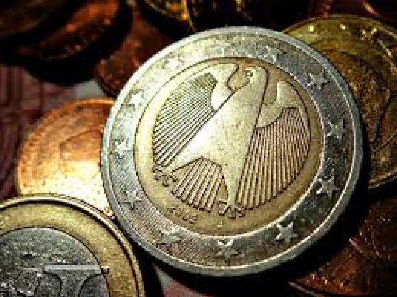 Σταθεροποιείται το ευρώ