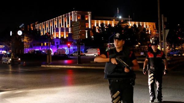 Ανοιχτό ξανά το αεροδρόμιο της Κωνσταντινούπολης