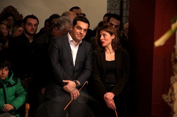 Το "αναστάσιμο" φιλί του Αλέξη Τσίπρα στην Μπέτυ Μπαζιάνα