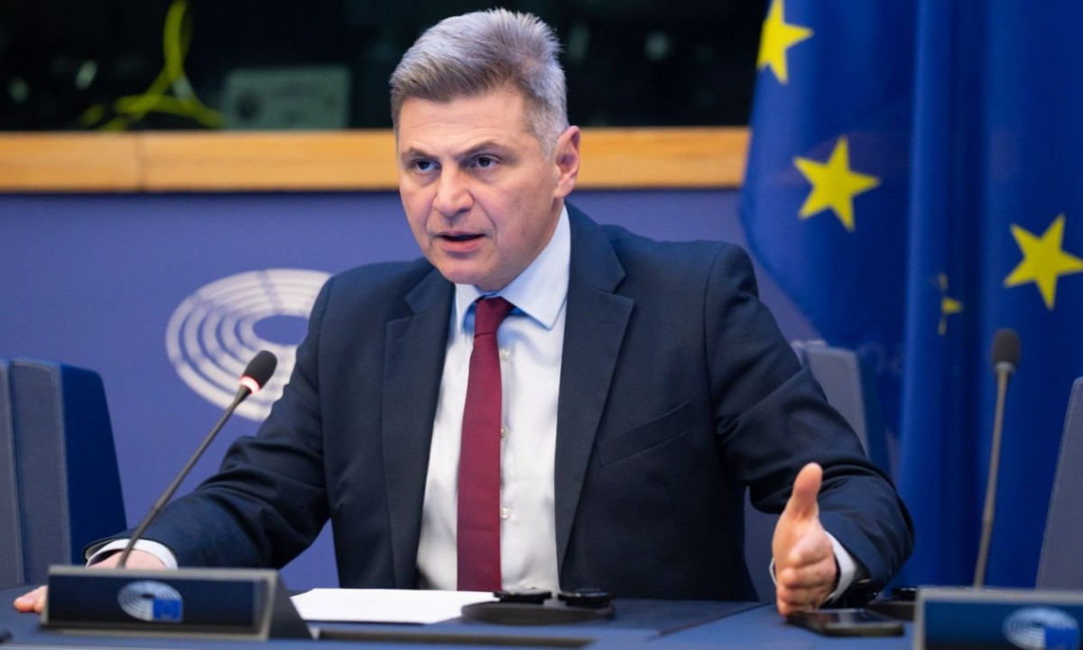 Φαραντούρης: Η φτωχοποίηση των Ελλήνων οφείλεται στην απουσία παρέμβασης - Ζητά έκτακτο φόρο στις τράπεζες