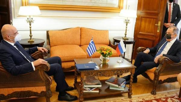 Συνάντηση Δένδια-Λαβρόφ: Ενίσχυση των ελληνορωσικών σχέσεων