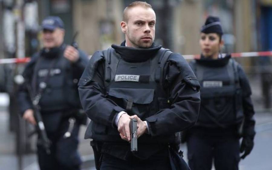 Γαλλία: Άνδρας απειλεί να απασφαλίσει χειροβομβίδα-Ζητά συνάντηση με Μακρόν (video)