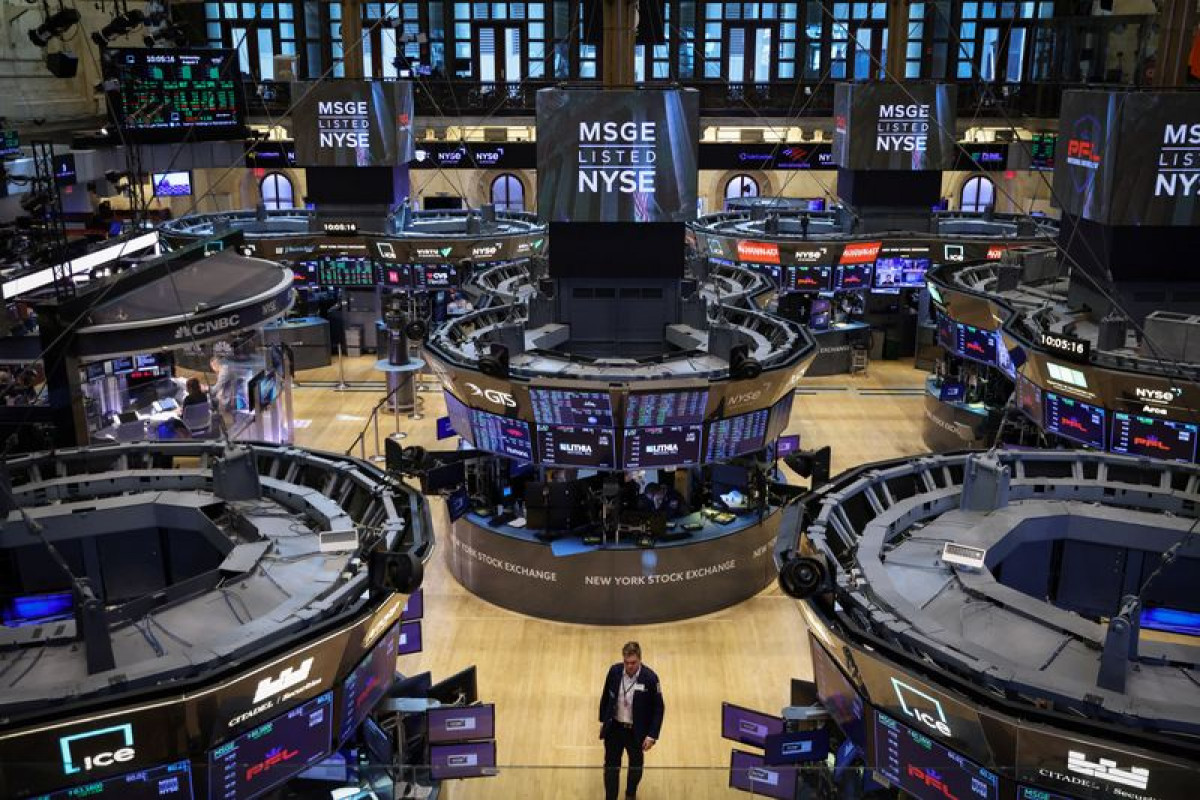 Ήπια ανάκαμψη στη Wall Street με το «βλέμμα» στη Fed