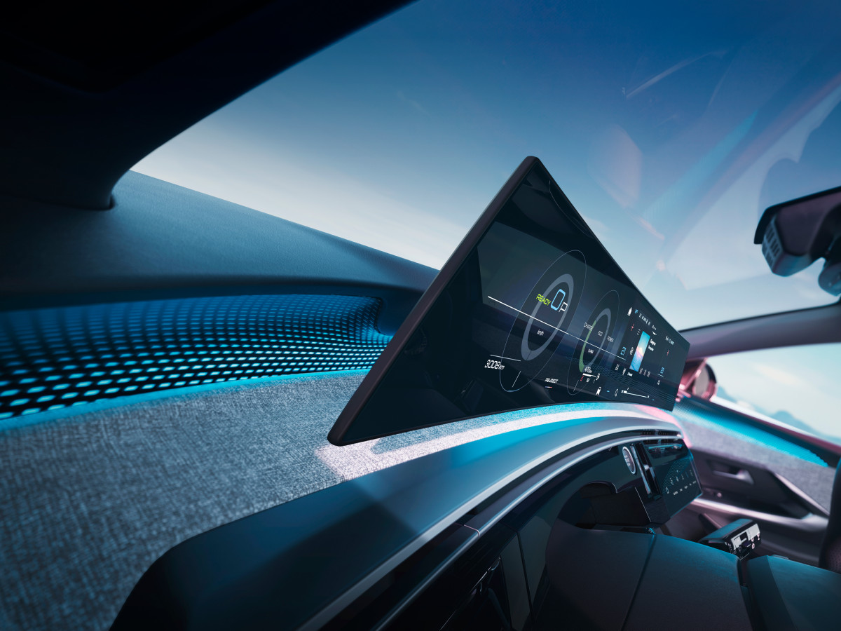 Το νέο Panoramic i-Cockpit® διατίθεται στον βασικό εξοπλισμό όλων των εκδόσεων του νέου PEUGEOT 3008