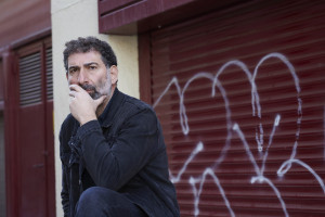 Γιάννης Οικονομίδης: Δεν πουλάω «καλλιτεχνίλα», ούτε φοράω το φωτοστέφανο του σκηνοθέτη