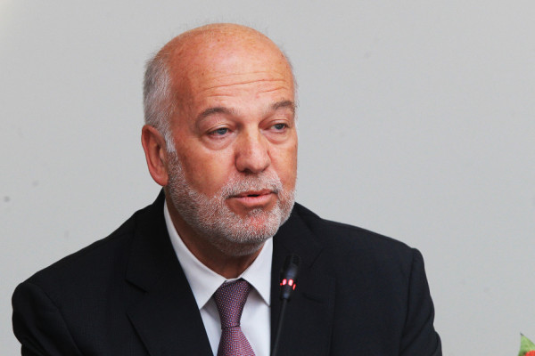 «Ψηφίστε ΝΔ» γιατί «θα κάνουν ντου οι απέναντι», λέει ο Φλωρίδης - Έντονη αντίδραση του ΠΑΣΟΚ