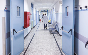 Υγειονομικοί μέσω ΔΥΠΑ: Προς υπογραφή η ΚΥΑ για αυξήσεις