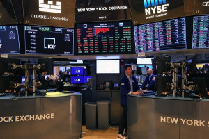 Wall Street: Απώλειες υπό το βάρος των «γερακιών» της Fed