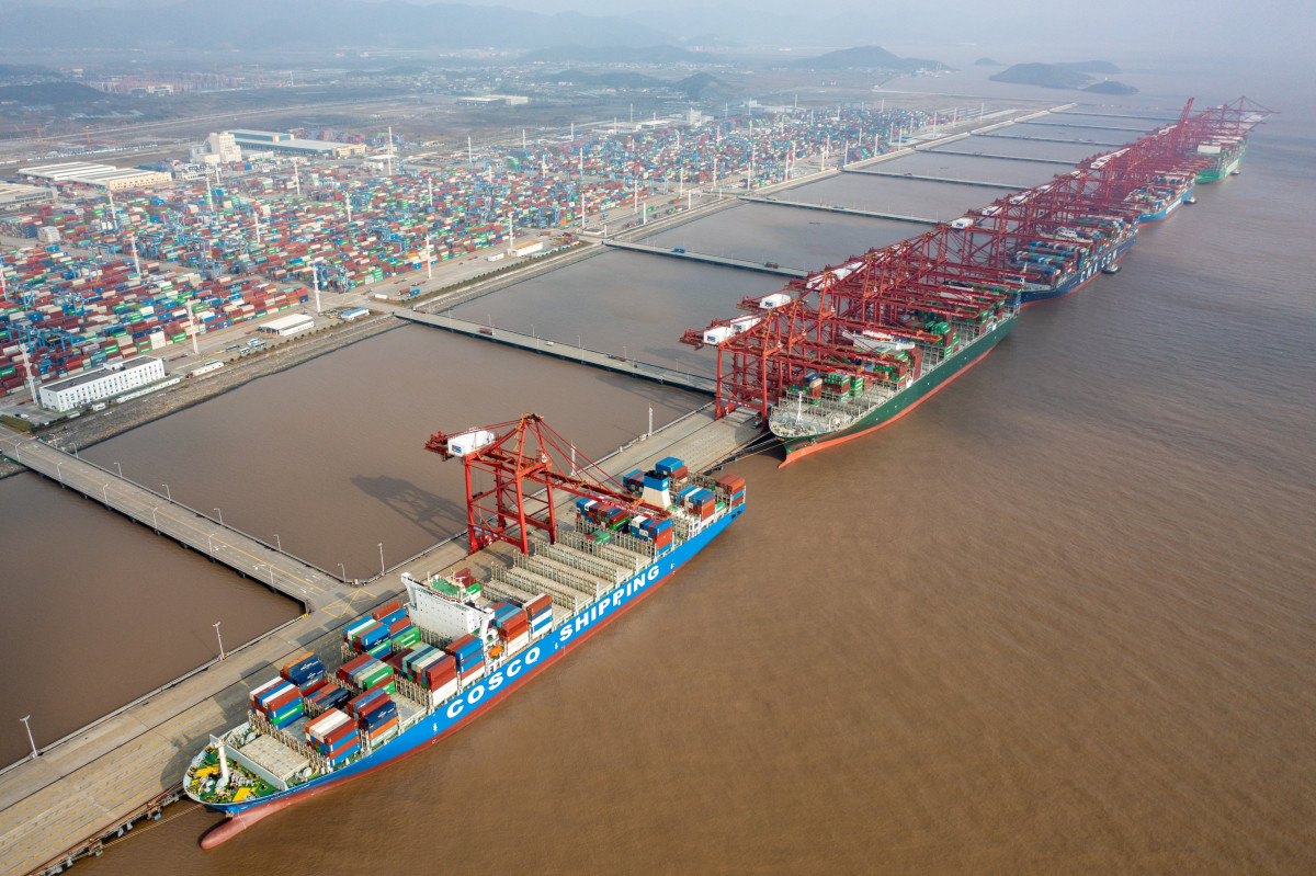 Ο τυφώνας Muifa... σάρωσε το ναυπηγείο της COSCO στη Σαγκάη