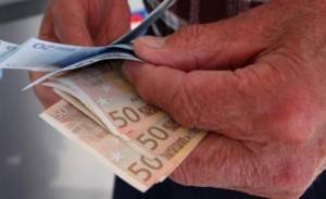 Ποιες συντάξεις και ποια επιδόματα πληρώνονται μέχρι την Παρασκευή