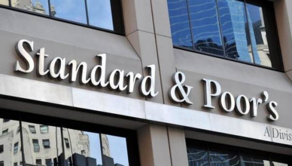 Standard &amp; Poor's: Αναβάθμισε κατά μία μονάδα την ελληνική οικονομία