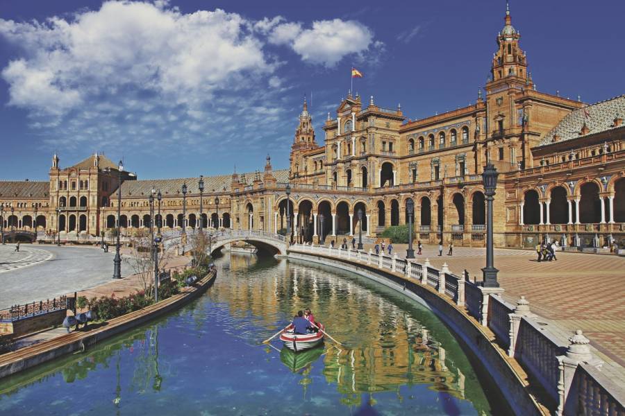 Ισπανία: Επανεκκινεί ο τουρισμός