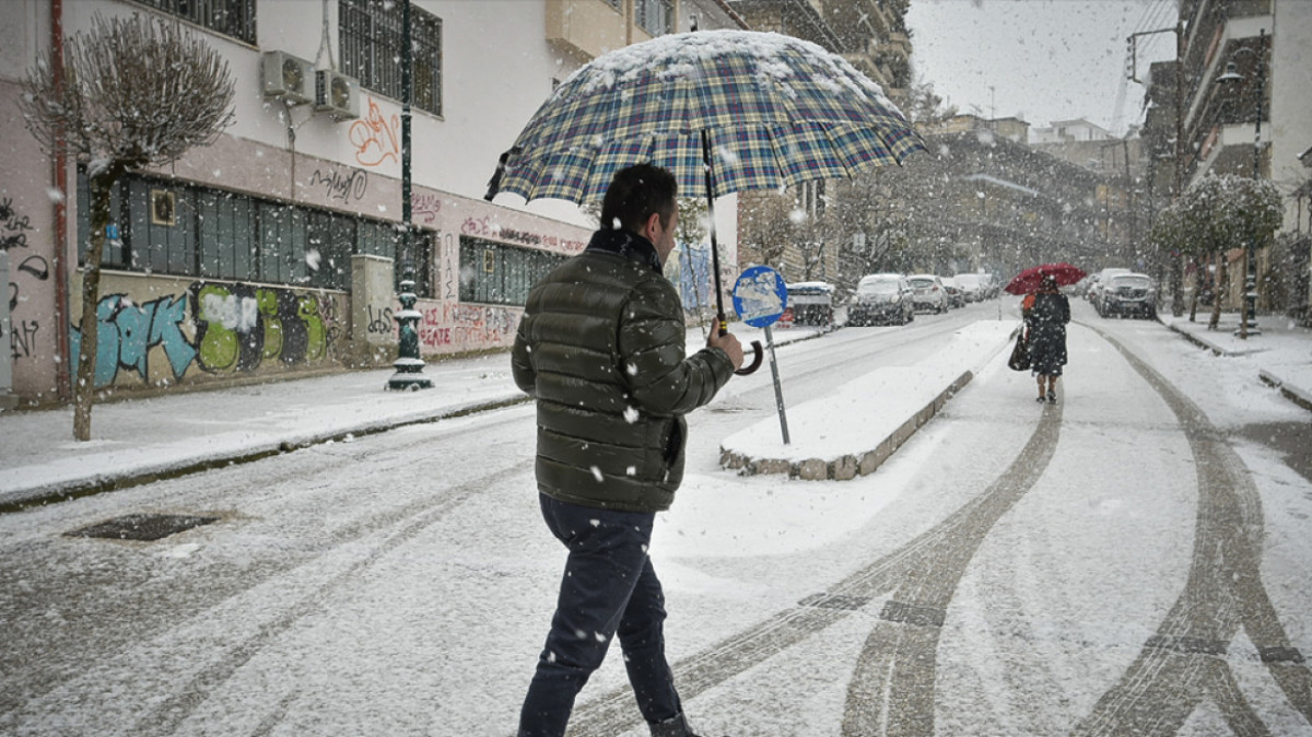 Έκτακτο ΕΜΥ: Καταιγίδες, χιόνια και κατακόρυφη πτώση της θερμοκρασίας