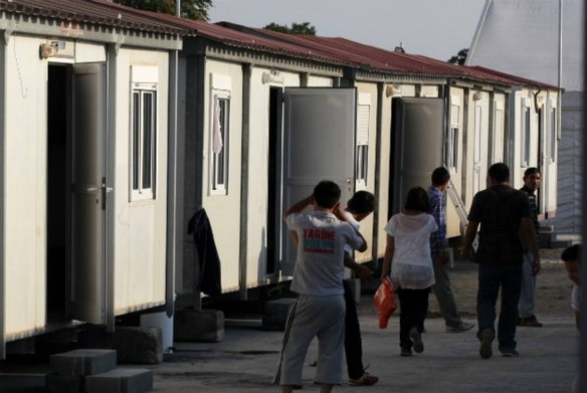 Υπεράριθμοι πρόσφυγες και μετανάστες στις δομές φιλοξενίας των Ενόπλων Δυνάμεων