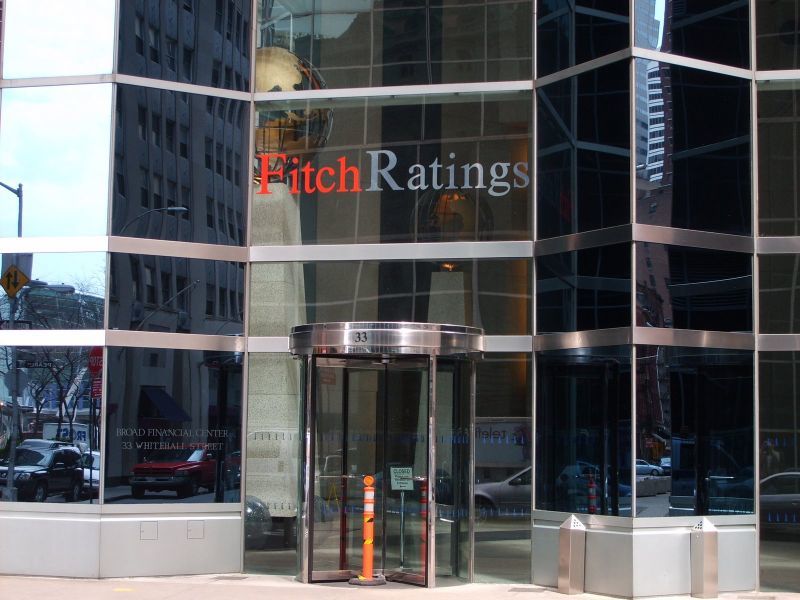 Fitch: "Σταθερό το outlook των ελληνικών τραπεζών- Αύξηση των μη εξυπηρετούμενων δανείων για τις τράπεζες της περιφέρειας"