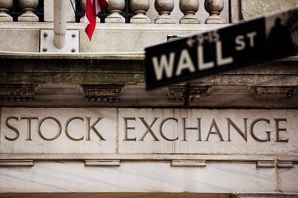 Wall Street: Σε τροχιά νέων ρεκόρ οι Dow Jones-S&P 500