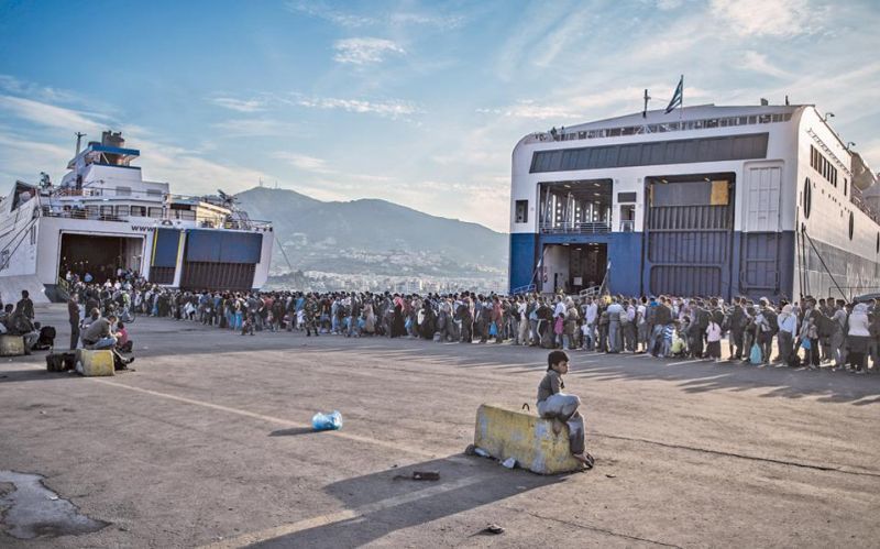 Λέσβος: Μεταφορά 344 προσφύγων στον Πειραιά