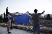 «Μένουμε Ευρώπη»: Νέα συγκέντρωση στο Σύνταγμα