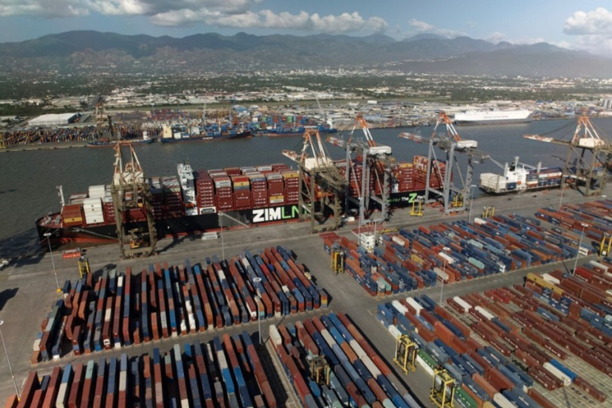 Containership της ZIM τροφοδοτήθηκε με LNG από τη Shell