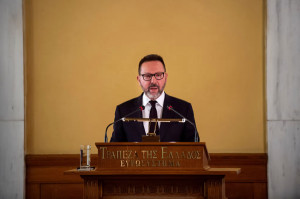 «Καμπανάκι» Στουρνάρα για τα επιτόκια: Κίνδυνος να προκαλέσουν αδικαιολόγητη ζημιά