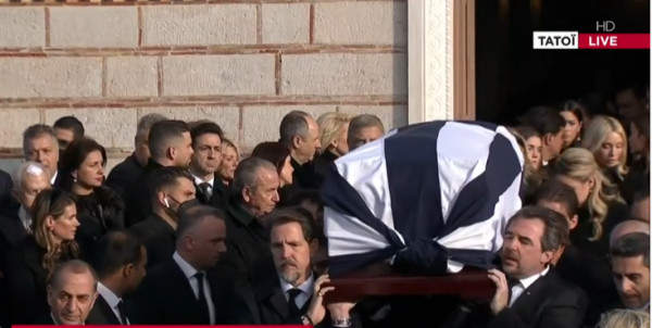 Κηδεία τέως βασιλιά Κωνσταντίνου: Ενταφιάστηκε στο Τατόι (videos)