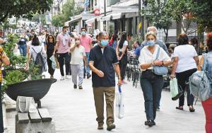 Στάση αναμονής για τις μάσκες από την επιτροπή των ειδικών
