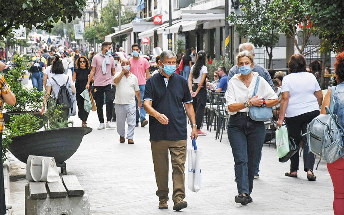 Στάση αναμονής για τις μάσκες από την επιτροπή των ειδικών