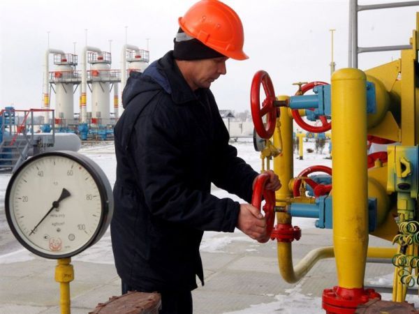 Κάτω από το χαμηλό του 2009 το πετρέλαιο λόγω υπερπροσφοράς σε Ρωσία και Ιράκ
