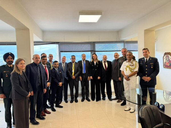 Υψηλόβαθμη ινδική αμυντική αντιπροσωπεία στα Ναυπηγεία Σαλαμίνας – Η διμερής συνεργασία στο επίκεντρο
