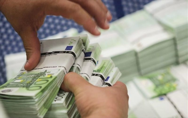 «Διαχειρίσιμες οι εκροές καταθέσεων» δηλώνουν οι τραπεζίτες