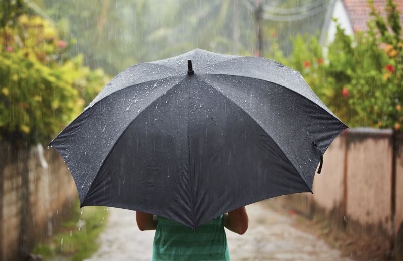 Μικρή πτώση θερμοκρασίας και σποραδικές βροχές σήμερα