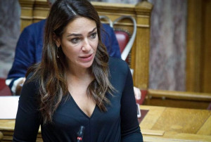 Μιχαηλίδου: Η αύξηση κατώτατου μισθού επηρεάζει και 19 επιδόματα