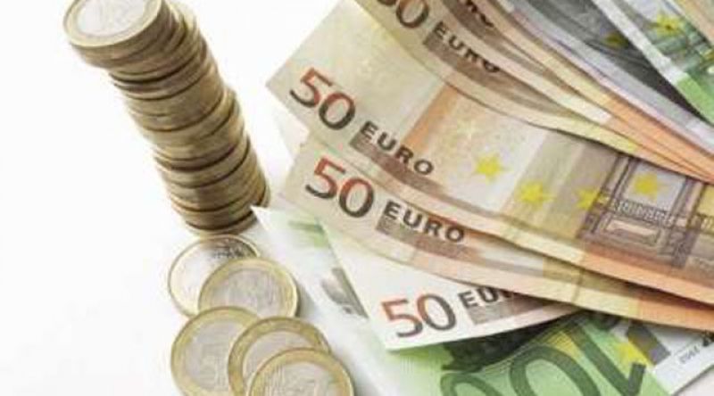 Αρνητικό, στο -10%, το ισοζύγιο αμοιβών για το 2014, αν και σημαντικά βελτιωμένο