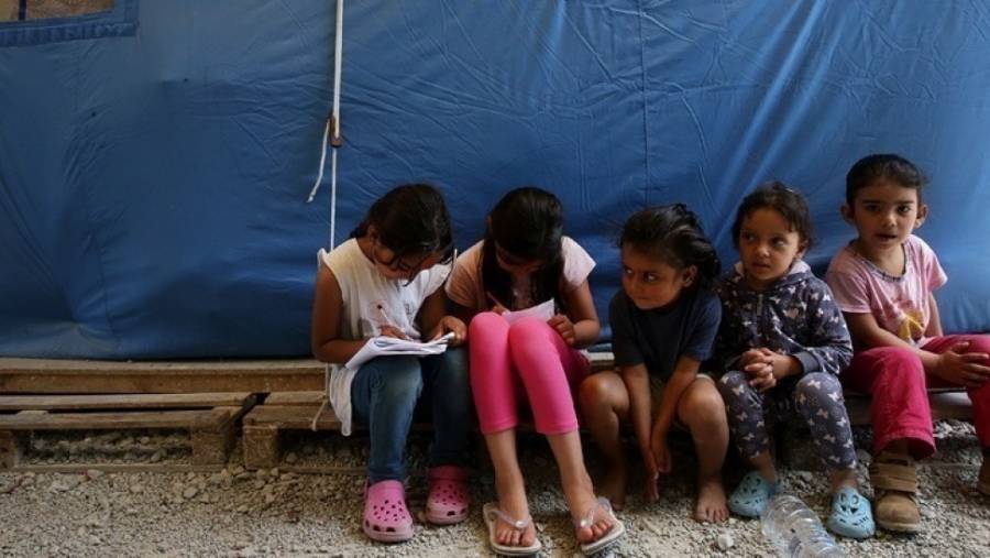 Στη Θεσσαλονίκη μεταφέρθηκαν 400 ασυνόδευτα παιδιά από τη Μόρια