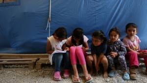Στη Θεσσαλονίκη μεταφέρθηκαν 400 ασυνόδευτα παιδιά από τη Μόρια