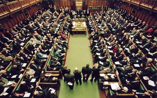 Η Βρετανία αποφάσισε «Brexit με συμφωνία»