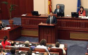 Μήνυμα Ζάεφ σε αναποφάσιστους βουλευτές: Πείτε όχι στην απομόνωση