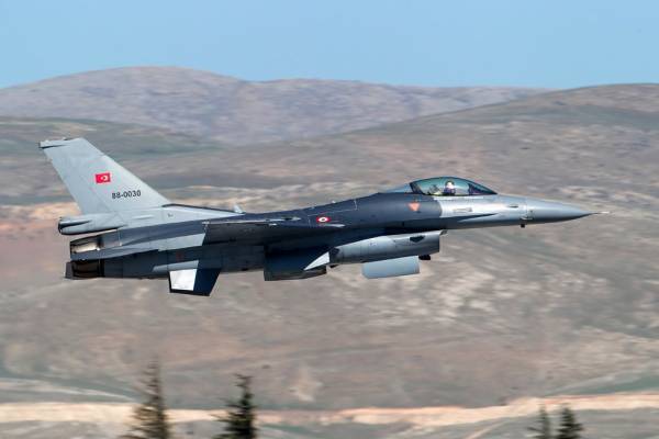 Τουρκικά F-16 πέταξαν δύο φορές πάνω από τη Λέσβο
