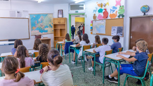 Υπ. Παιδείας: Φραγή κινητών στα σχολεία, αποβολές για τους μαθητές