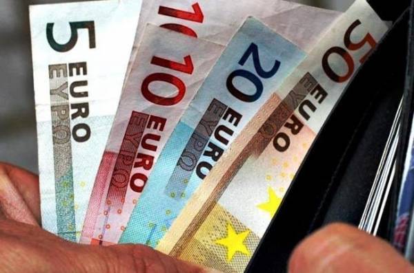 Προσφυγές ετοιμάζουν οι απόστρατοι για τα «ψαλιδισμένα» αναδρομικά