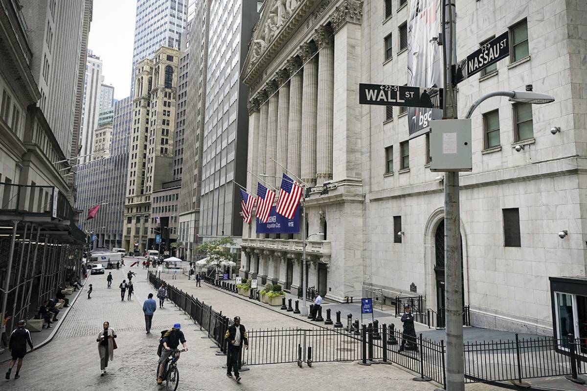 Μικτά πρόσημα και ρεκόρ στη Wall Street-Πτώση για το πετρέλαιο