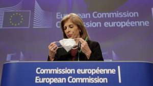 Προς αναθεώρηση οι συστάσεις της Κομισιόν για ταξίδια εντός ΕΕ