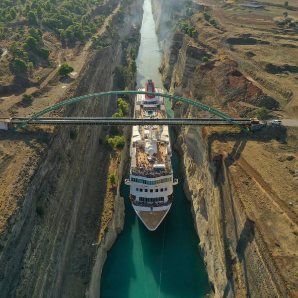 Κρουαζιερόπλοιο 195 μέτρων πέρασε από τον Ισθμό της Κορίνθου