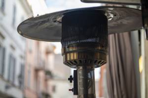 ΕΣΠΑ: Σε ποιους επεκτείνεται η επιδότηση για θερμαντικά εξωτερικού χώρου