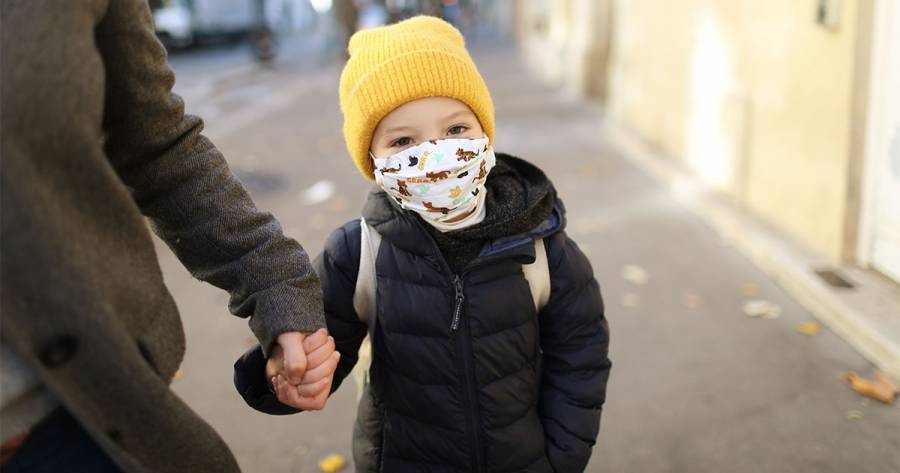 ΗΠΑ: Σύσταση για επιστροφή της μάσκας και για εμβολιασμένους