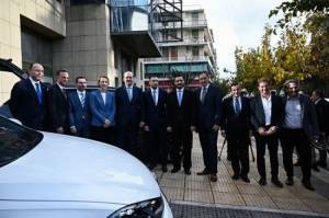Τα ηλεκτρικά οχήματα του ΥΠΕΝ παρουσίασε ο Κ. Χατζηδάκης