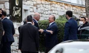 Σε θερμό κλίμα το δείπνο Δένδια-Τσαβούσογλου κάτω από την Ακρόπολη