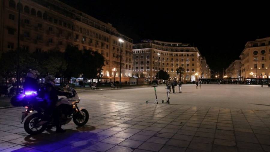 Θεσσαλονίκη: Συγκέντρωση κατά του lockdown-Επεισόδια μεταξύ διαδηλωτών και αστυνομικών