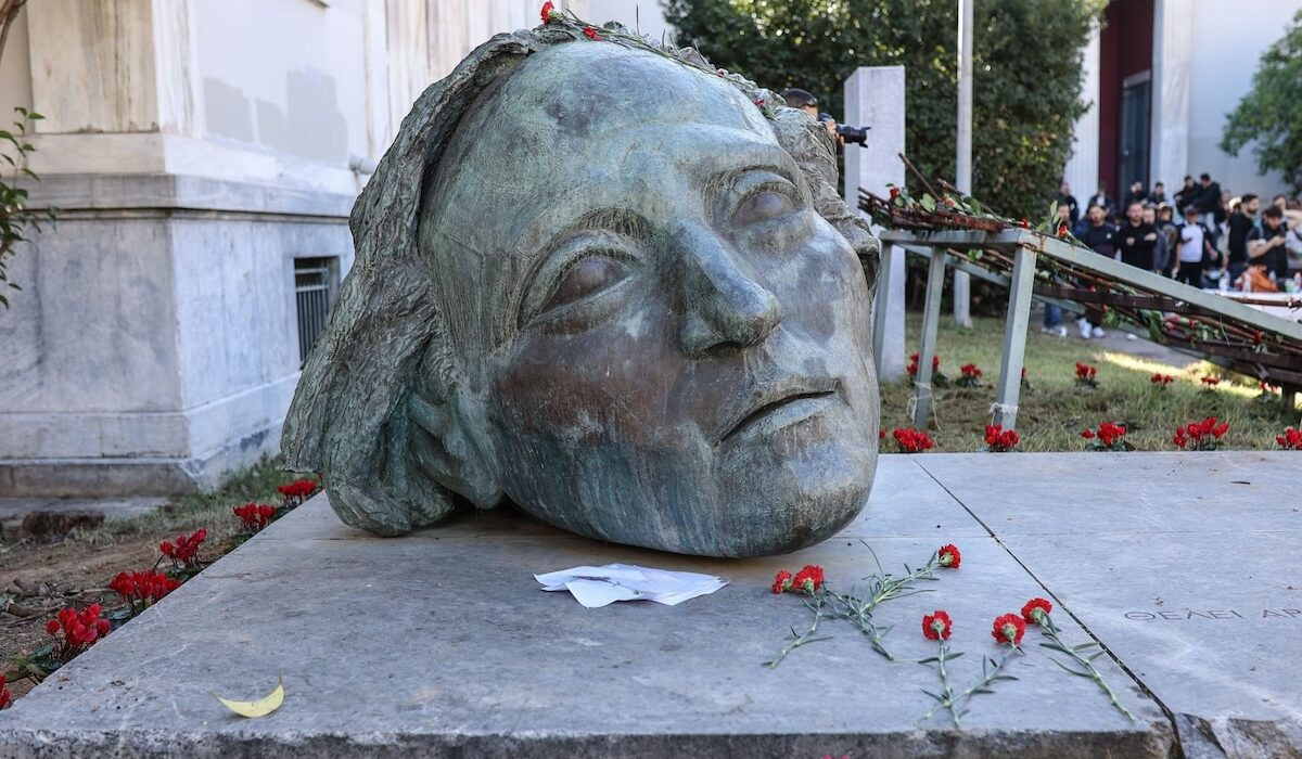 ΠΑΣΟΚ: Το Πολυτεχνείο ζει και μας καθοδηγεί στους αγώνες για Παιδεία, Δημοκρατία και Κοινωνική Δικαιοσύνη