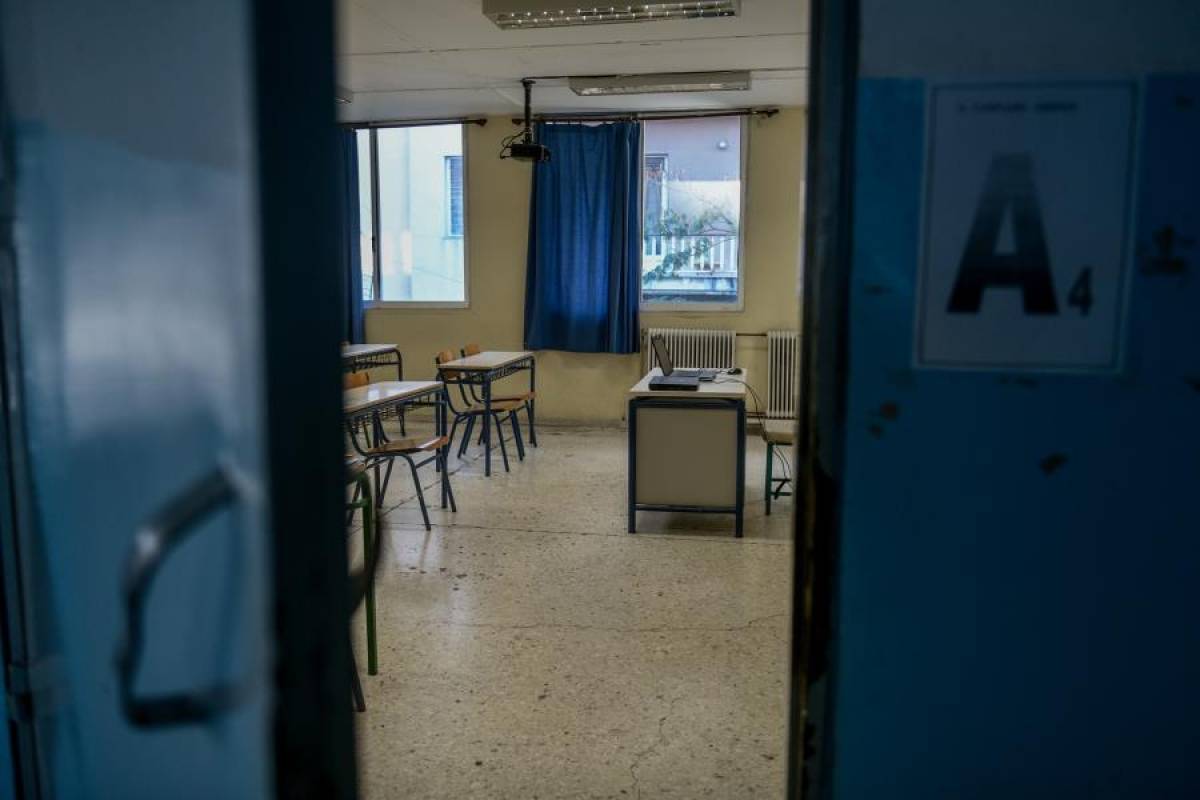 Ανεμβολίαστοι εκπαιδευτικοί: Πώς θα γίνει η επιστροφή τους στα σχολεία